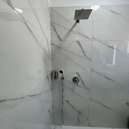 White House Dami Sarande