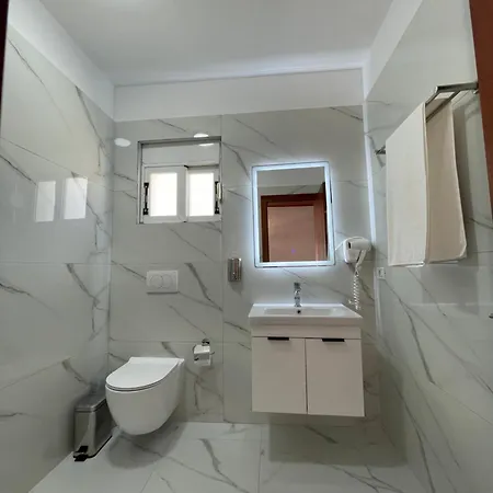Semesterbostad White House Dami Sarandë