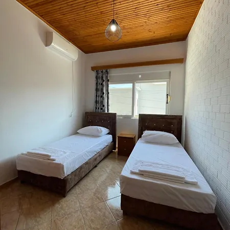 White House Dami * Sarandë