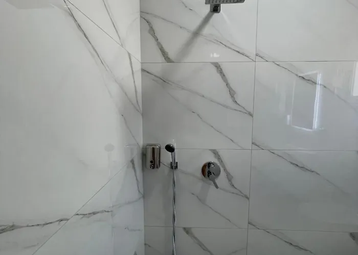 White House Dami ساراندا