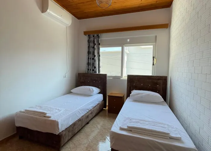 White House Dami * Saranda